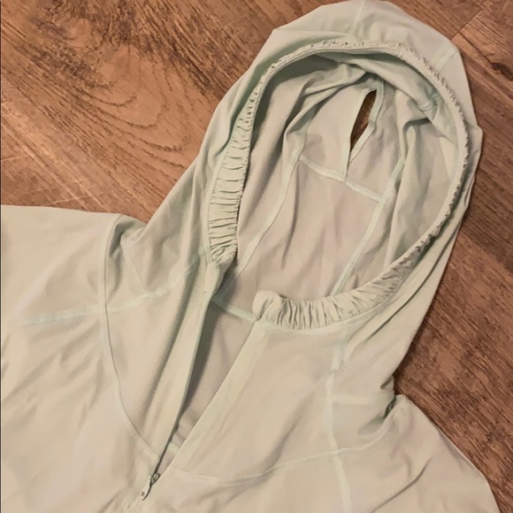 Lululemon light weight jogging jacket - Picture 3 of 4